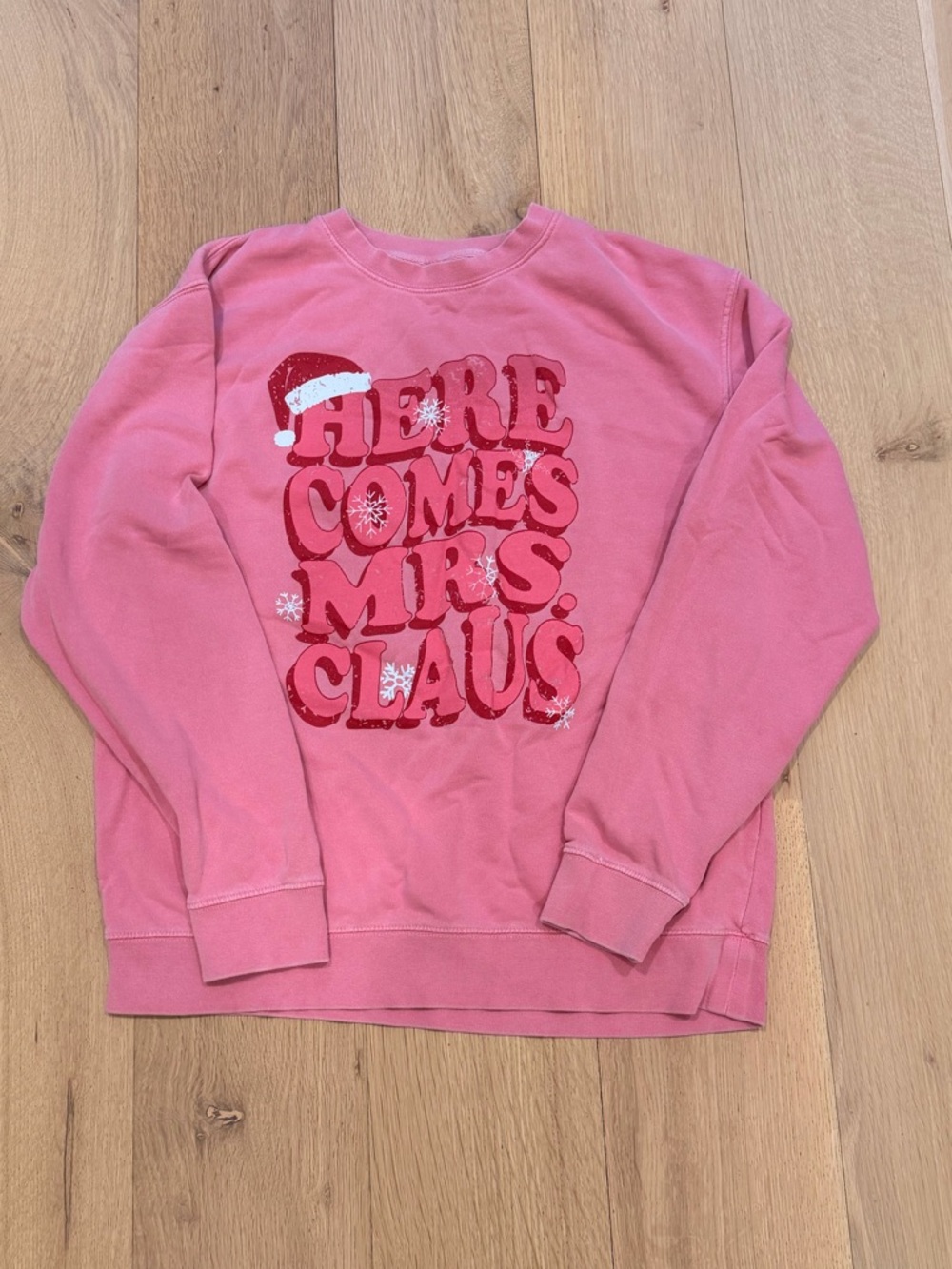 Living Fully Co “Here Comes Mrs. Claus” Christmas Sweatshirt Women’s Crewneck